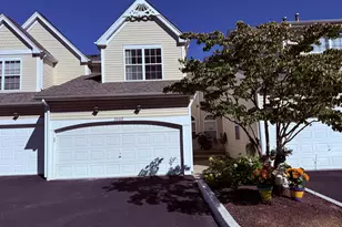 2002 Eaton Ct, Danbury, CT 06811 - Photo 2