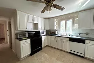 44 Knob Hill Dr, Hamden, CT 06518 - Photo 4