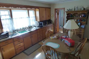 40 Hull St, Ansonia, CT 06401 - Photo 6