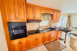 45 Kasper Cir, Stratford, CT 06614 - Photo 4