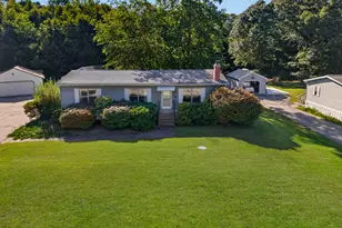 60 Colchester Cmns, Colchester, CT 06415 - Photo 2
