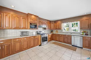 136 Chatham Rd, Fairfield, CT 06825 - Photo 16