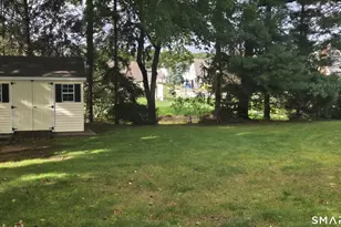 121 Carriage Dr, Manchester, CT 06040 - Photo 2