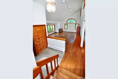 2 Metacomet Drive, East Granby, CT 06026 - Photo 8