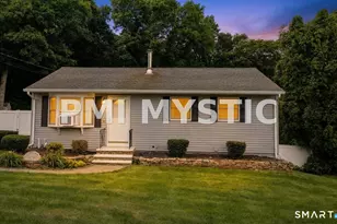 90 Nantucket Dr, Groton, CT 06355 - Photo 1