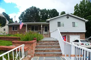 34 Garden Hill Cir, Waterbury, CT 06704 - Photo 2