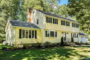 25 Wagon Hill Ln, Avon, CT 06001 - Photo 2
