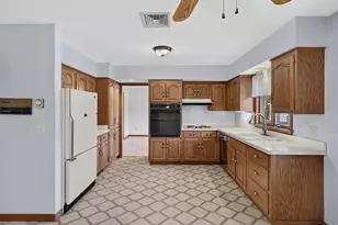 38 Rose Ln, Groton, CT 06340 - Photo 8