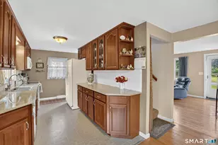 10 Roosevelt Blvd, Enfield, CT 06082 - Photo 6