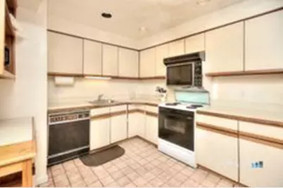 100 Glen Side #100, Wilton, CT 06897 - Photo 2