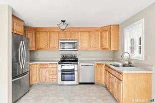 5 Nadia Ln, Wallingford, CT 06492 - Photo 4