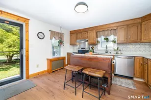 79 Plumb Rd, Middletown, CT 06457 - Photo 4