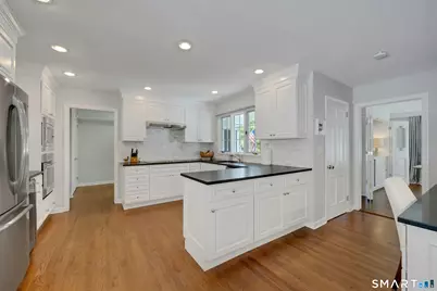 6 Stoneleigh Square, Fairfield, CT 06825 - Photo 10