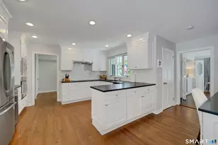 6 Stoneleigh Square, Fairfield, CT 06825 - Photo 10