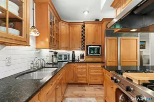 9 Teachers Ridge Rd, Newtown, CT 06482 - Photo 16
