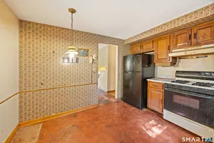 127 Old Field Ln, Milford, CT 06460 - Photo 4