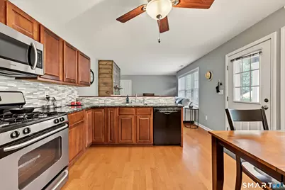 661 West Avenue #C15, Milford, CT 06460 - Photo 4