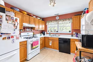2390 State St, Hamden, CT 06517 - Photo 4