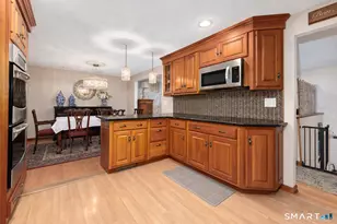 306 Wintergreen Ave, Hamden, CT 06514 - Photo 2