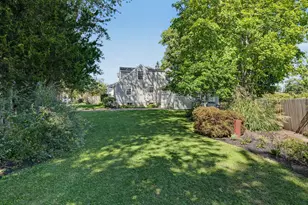 233 Beaumont St, Fairfield, CT 06824 - Photo 32