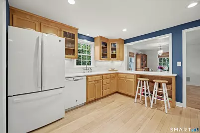 233 Beaumont Street, Fairfield, CT 06824 - Photo 8