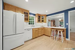 233 Beaumont St, Fairfield, CT 06824 - Photo 8