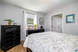 366 Brookside Dr, Fairfield, CT 06824 - Photo 12