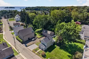 27 School St, Branford, CT 06405 - Photo 2
