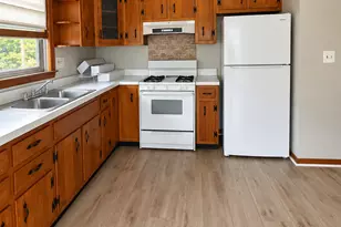 88 Elizabeth Ann Dr, New Haven, CT 06512 - Photo 2
