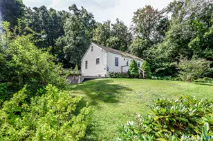 7 Parmalee Park Pl, Newtown, CT 06470 - Photo 2