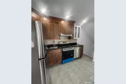 1042 Iranistan Avenue #3, Bridgeport, CT 06604 - Photo 4