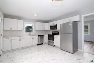 23 Dan Parker Dr, Waterbury, CT 06704 - Photo 2