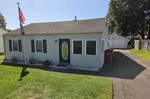 55 Circle Dr, Wallingford, CT 06492 - Photo 1