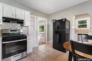 86 Roydon Rd, New Haven, CT 06511 - Photo 8