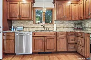24 Bracewood Rd, Waterbury, CT 06706 - Photo 10