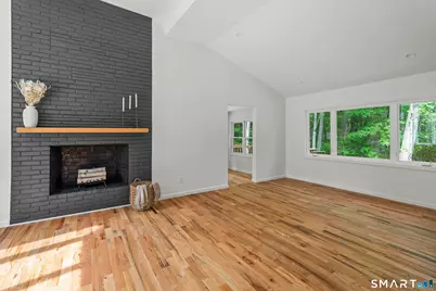 19 Fawn Drive, Woodbridge, CT 06525 - Photo 4