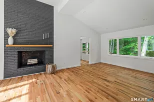 19 Fawn Dr, Woodbridge, CT 06525 - Photo 4
