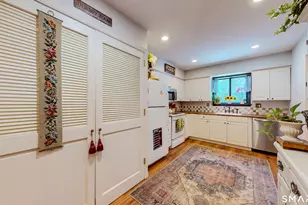 54 Whitmore Ln, Stamford, CT 06902 - Photo 8