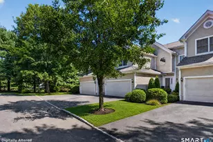 17 Regency Cir, Trumbull, CT 06611 - Photo 2