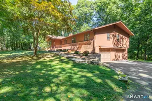 14 Mitchell Ln, Woodbridge, CT 06525 - Photo 2