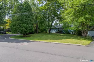 102 Glen Ridge Rd, Fairfield, CT 06825 - Photo 2