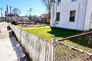 170 Elizabeth St, Derby, CT 06418 - Photo 2