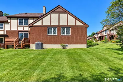 12 Derbyshire #12, Derby, CT 06418 - Photo 6