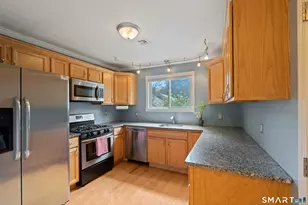 6 Rivermead, Avon, CT 06001 - Photo 4