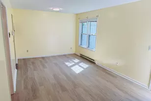 64 Deerwood Ln, Waterbury, CT 06704 - Photo 2