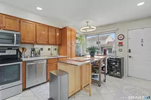 14 Deer Run, Bethel, CT 06801 - Photo 6