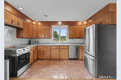 100 Lakeshore Terrace, Bridgeport, CT 06606 - Photo 26