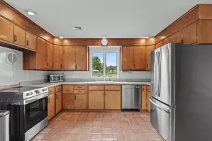 100 Lakeshore Terrace, Bridgeport, CT 06606 - Photo 26