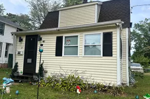 2 Simpson St, Hartford, CT 06112 - Photo 2