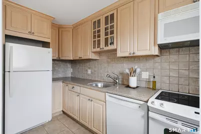 2437 Bedford Street #C17, Stamford, CT 06905 - Photo 14